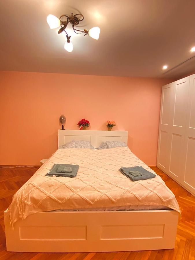Entire Apartment In A Super Location - Cheap Monthly Rate クラクフ エクステリア 写真