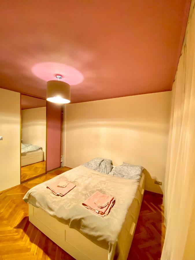 Entire Apartment In A Super Location - Cheap Monthly Rate クラクフ エクステリア 写真
