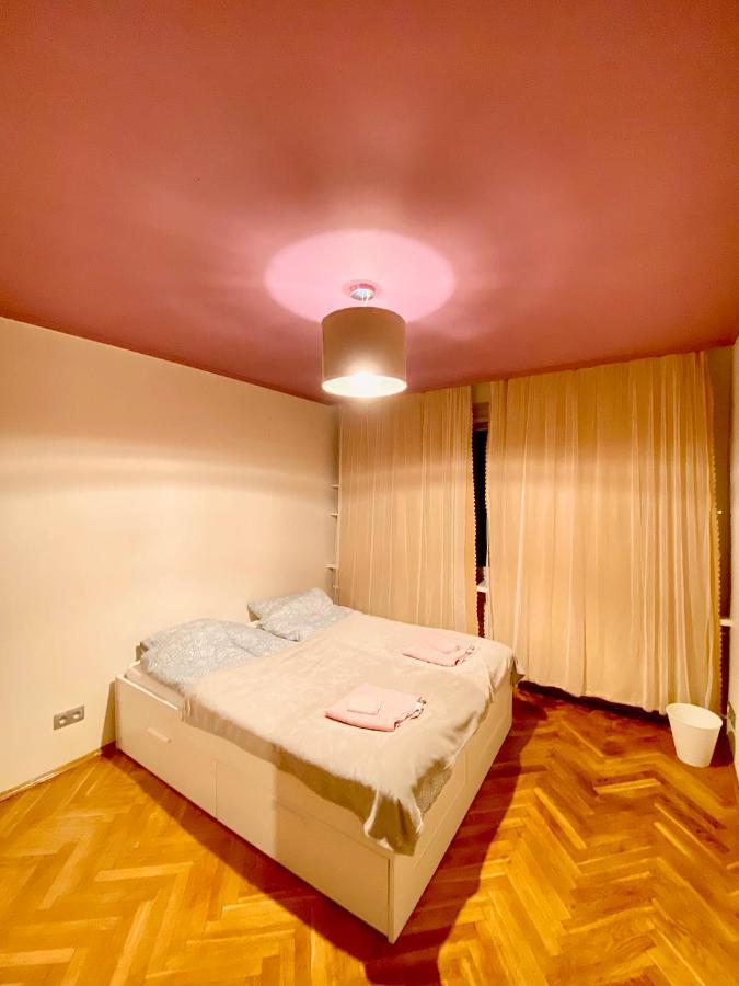 Entire Apartment In A Super Location - Cheap Monthly Rate クラクフ エクステリア 写真