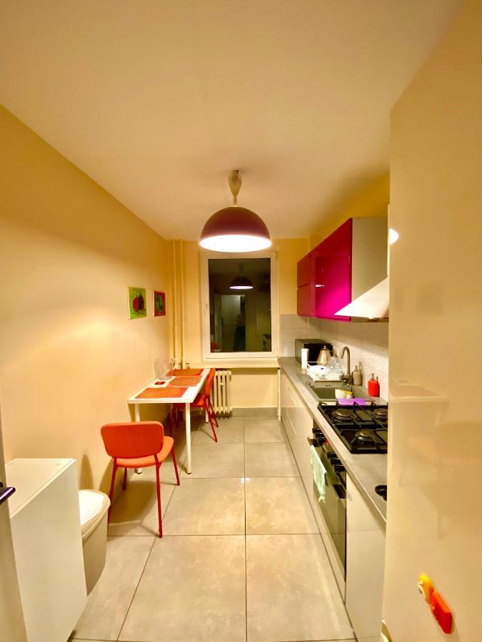 Entire Apartment In A Super Location - Cheap Monthly Rate クラクフ エクステリア 写真